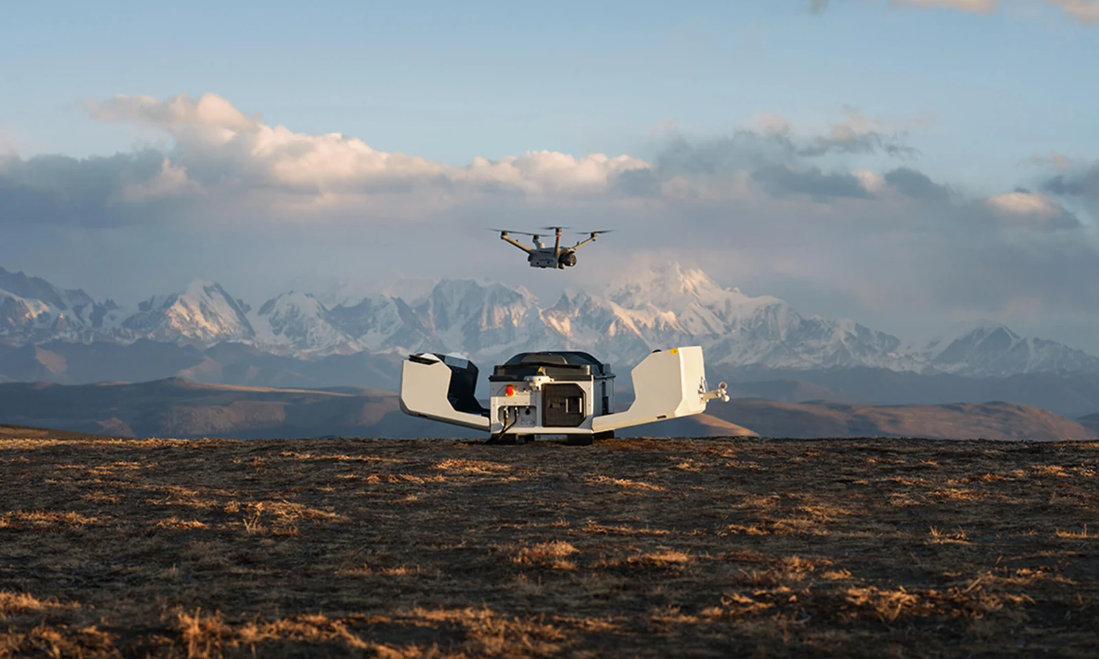 DJI Dock 3 și Matrice 4D într-un mediu montan