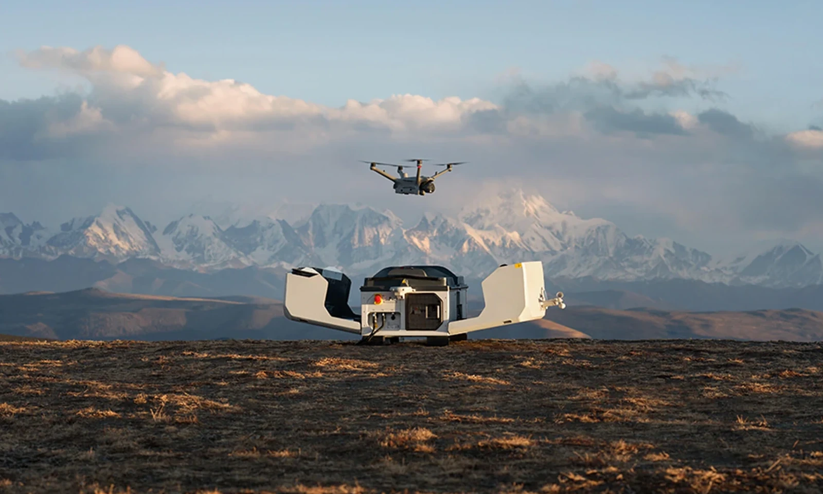 DJI Dock 3 și Matrice 4D într-un mediu montan